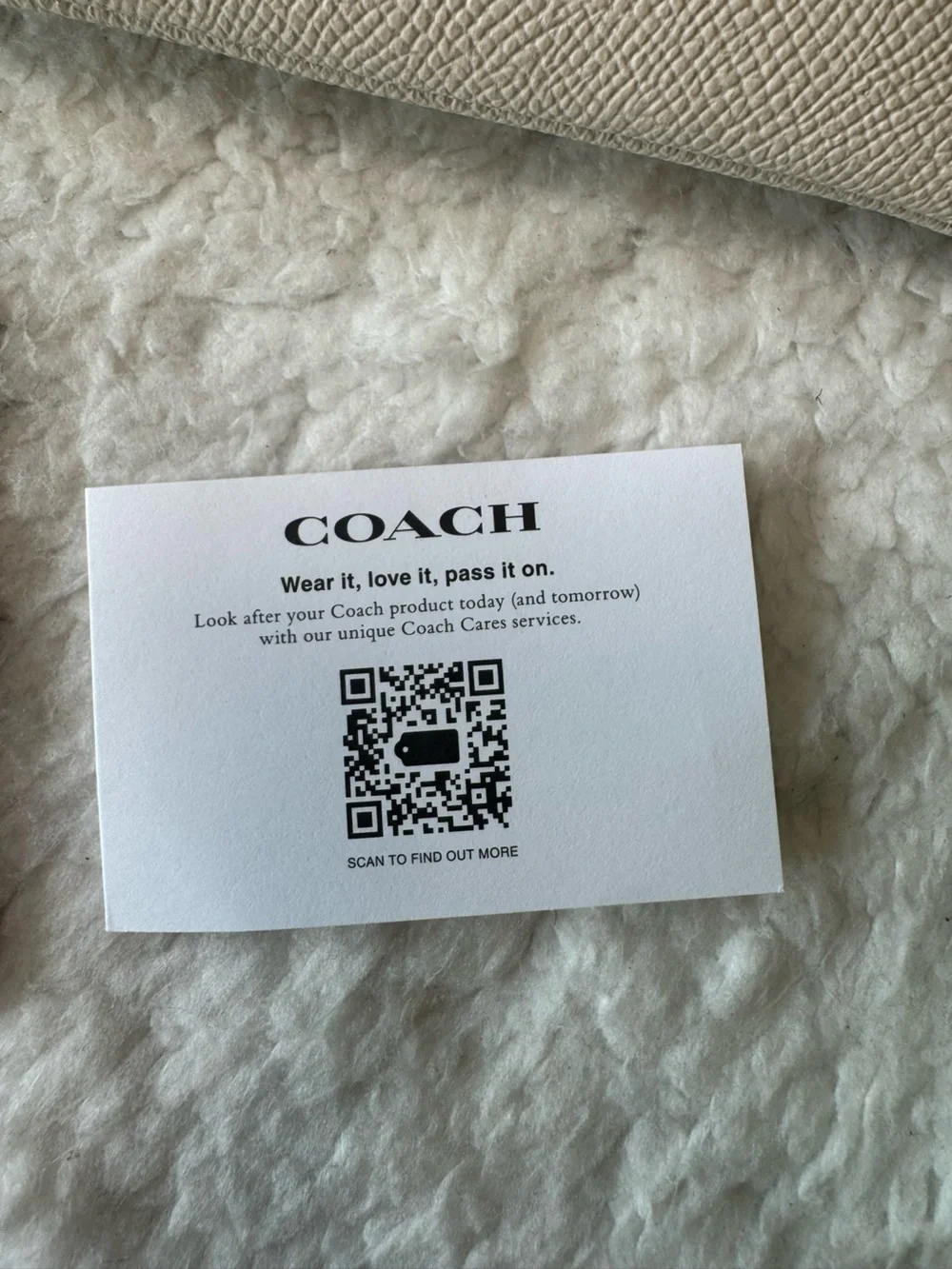 NWT Coach Pebbled Leather Wristlet in Cream with Gold Logo